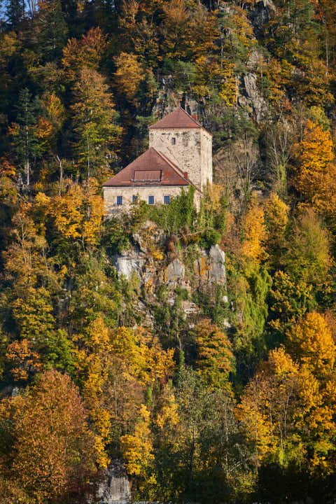 Gemeinde Obernzell Landkreis Passau Erlau Blick nach Esternberg (A) Burg Krempelstein (Dirschl Johann) Deutschland PA